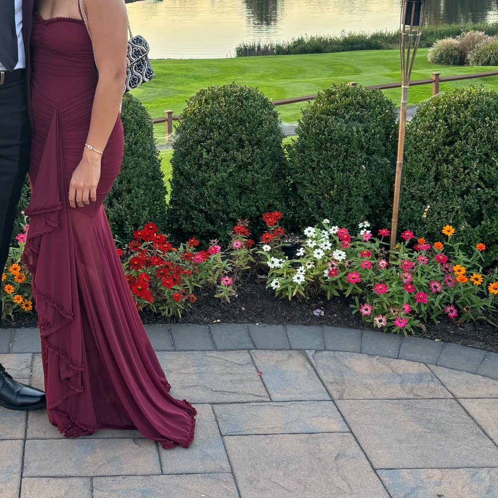 Elegant Burgundy Strapless Gown